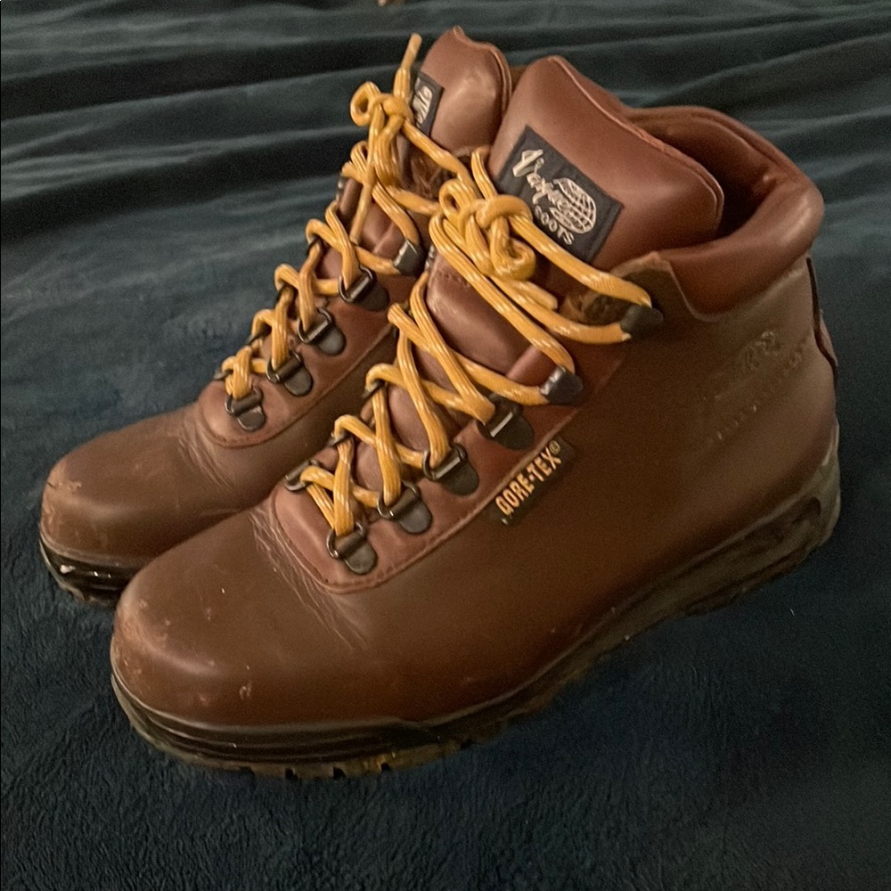 GORE-TEX Brown Leather Hiking Boots with Ankle Support